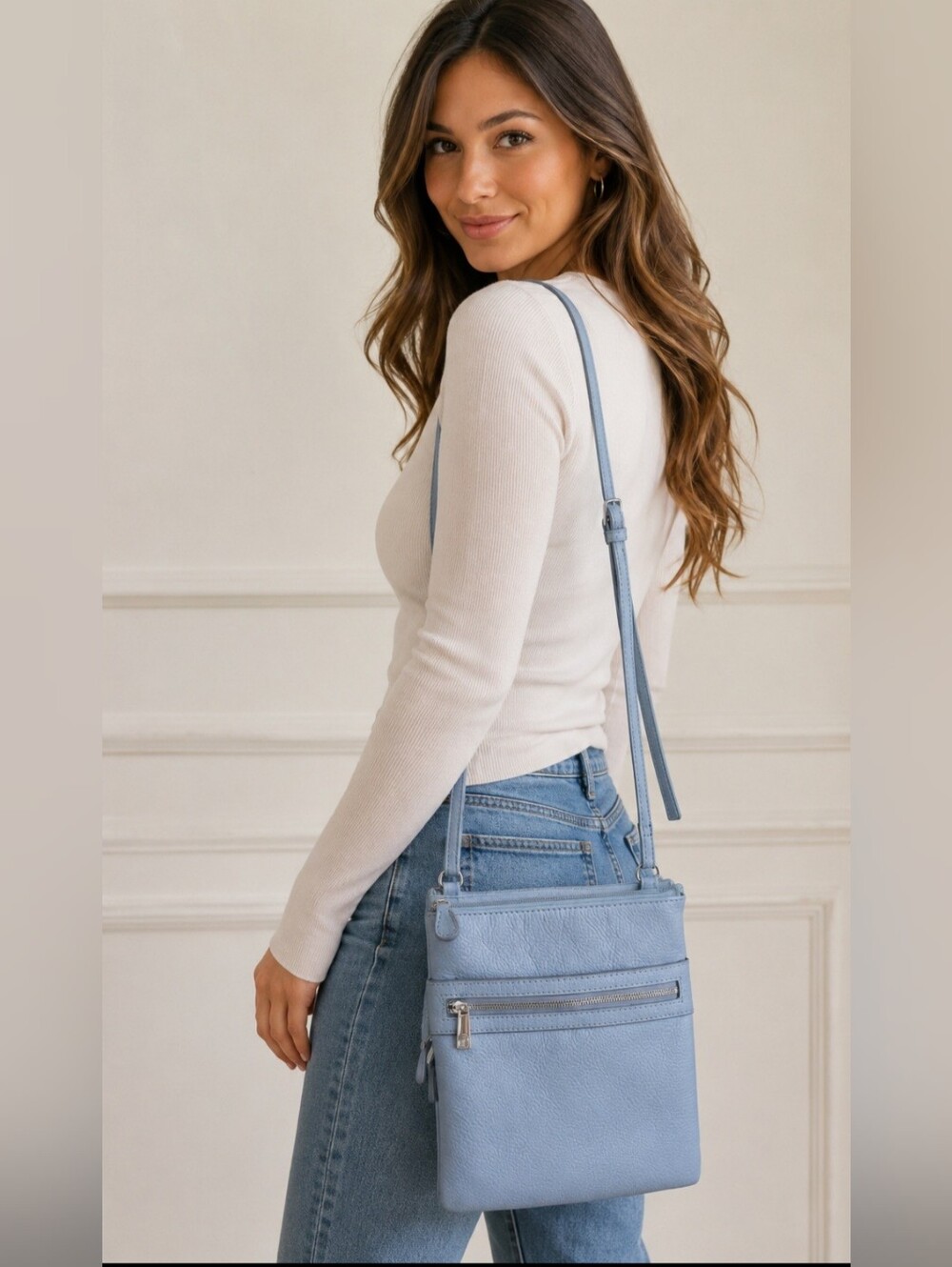 Giani Bernini LightBlue Genuine Leather Crossbody Bag.Like New. Great For Travel